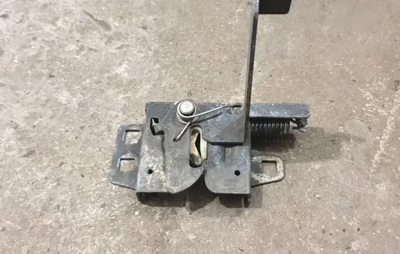 Ford Escort Engine bonnet/hood lock/catch 95AG16700AA