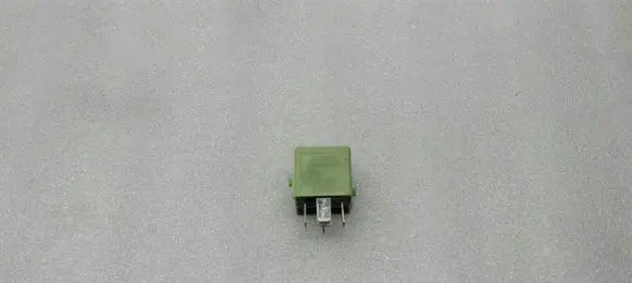 BMW 7 E65 E66 Fuel pump relay 8373700