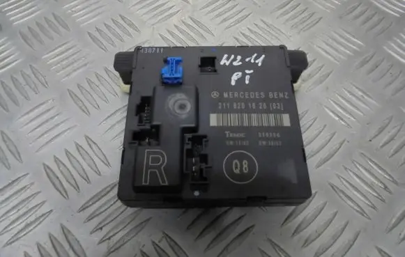 Mercedes-Benz E W211 Door control unit/module 2118201626