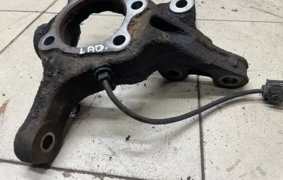Subaru Outback Front wheel hub spindle knuckle
