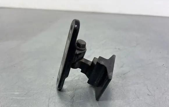 BMW 5 F10 F11 Front door lower hinge 7199575