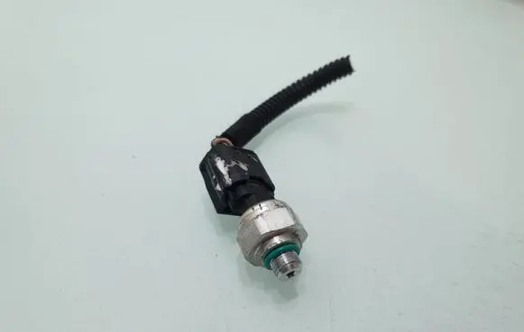 Dacia Sandero II Air conditioning (A/C) pressure sensor 921367868R
