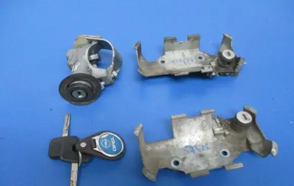 Opel Vectra B Ignition lock