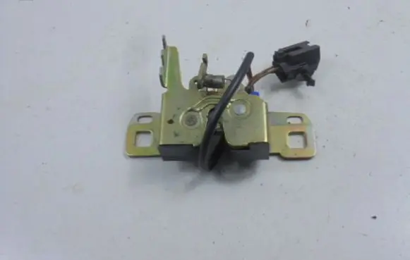 Ford Mondeo MK II Tailgate/trunk/boot lock/catch/latch 96BGF43200AB
