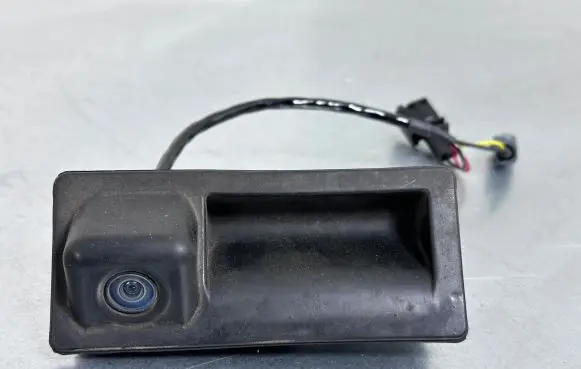 Volkswagen PASSAT B7 Tailgate handle with camera 3C0827566A