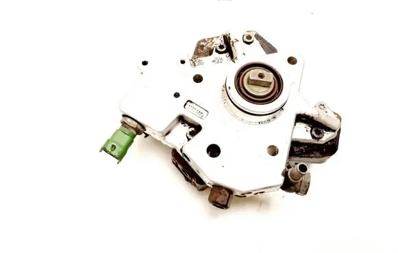 Volvo XC70 Fuel injection high pressure pump 8692521