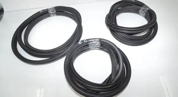 BMW X1 F48 F49 Front door rubber seal 7440033 7440034 51727440033