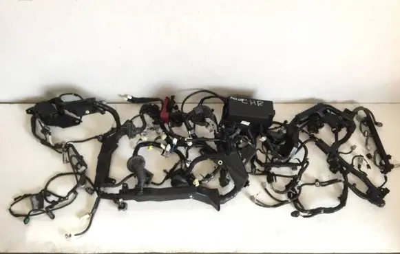 Toyota C-HR I Engine installation wiring loom 82121F4070 16032018 153715