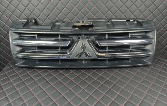 Mitsubishi Pajero Front grill 7450A150