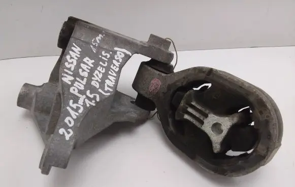 Engine mounting bracket