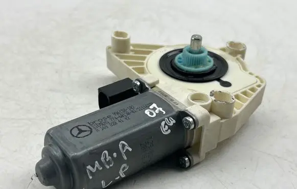 Mercedes-Benz A W169 Front door window regulator motor 996138102 A1698204142 7746013002