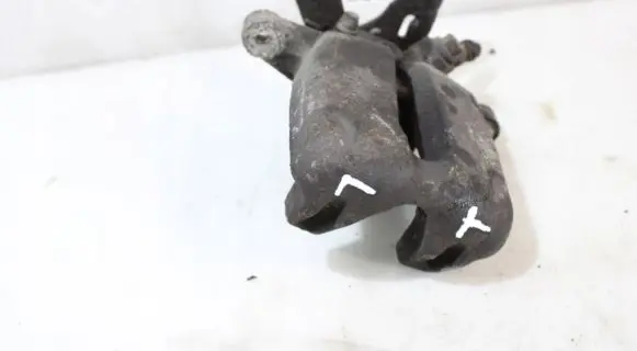 Opel Insignia A Rear brake caliper