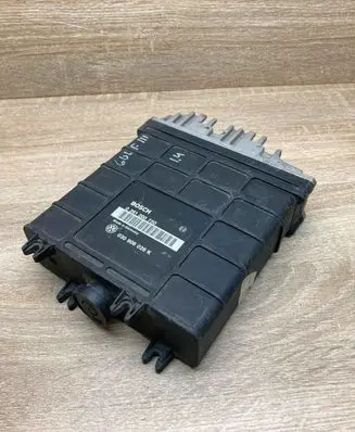 Volkswagen Golf III Engine control unit/module ECU 030906026K 0261200750