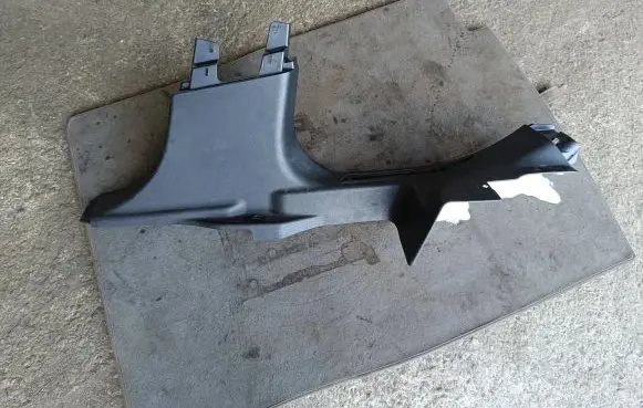 Maserati Levante (D) pillar trim (bottom) 670047143 670040377