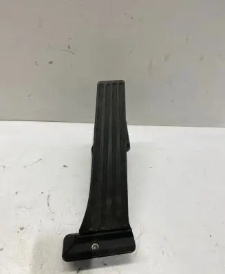 Toyota Prius+ (ZVW40) Accelerator throttle pedal 6853175 6PV01043533 12037313DE