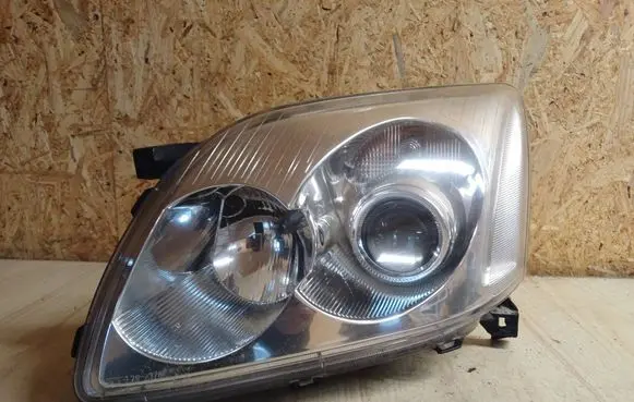 Toyota Avensis T250 Headlight/headlamp