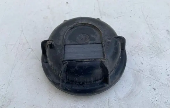 Volvo V70 Headlight/headlamp dust cover 89025105