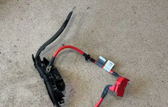 BMW 3 G20 G21 Positive cable (battery) 8704706