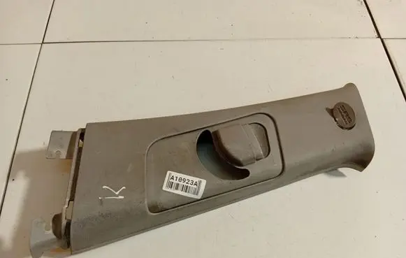 Hyundai i30 (B) pillar trim (top)