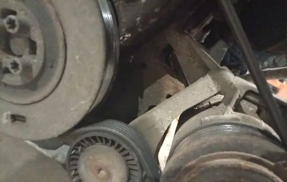 Opel Astra H Engine mounting bracket