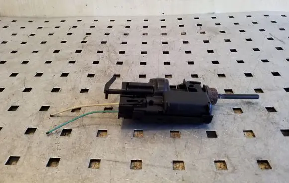 Renault Megane III Central locking motor 8200305732