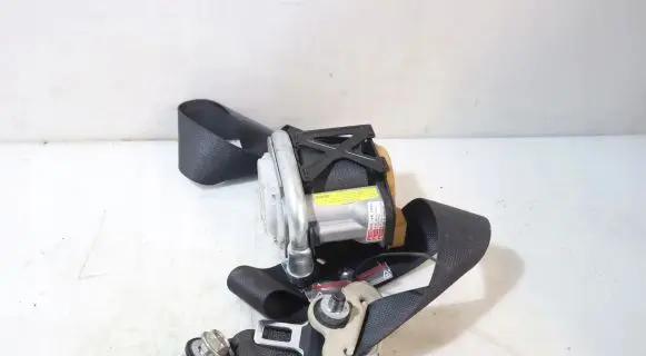 Nissan Note (E11) Front seatbelt