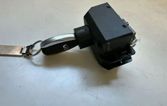 Infiniti Q30 Ignition lock 10046417