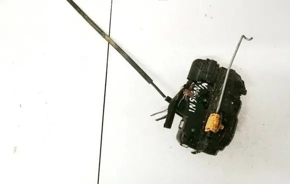 Opel Insignia A Front door lock 3023881