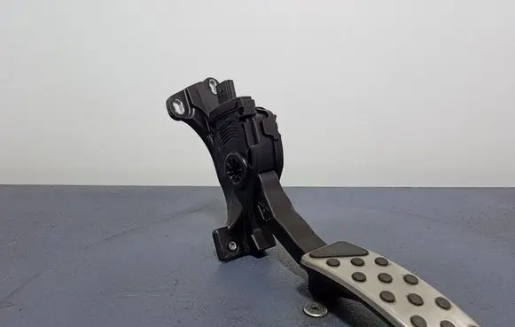 Jeep Grand Cherokee Accelerator throttle pedal 68021971AD
