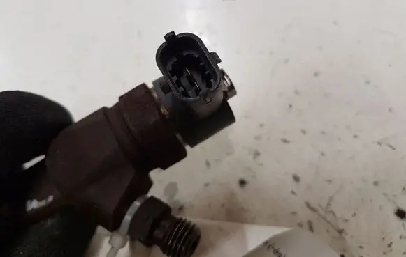 Opel Zafira B Fuel injector 0445110243