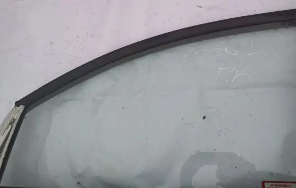 Toyota Avensis Verso Front door window glass four-door 