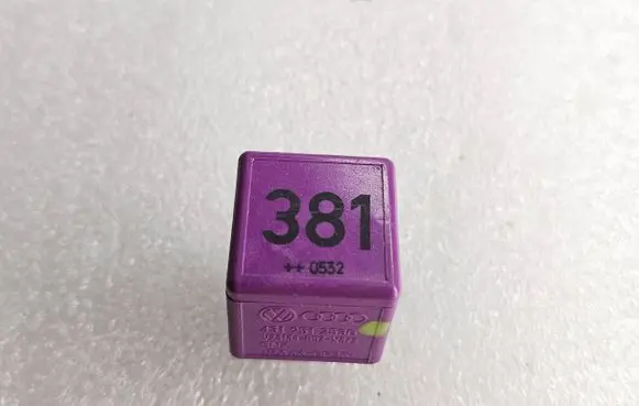 Volkswagen PASSAT B5.5 Other relay 431951253G PA66GF25 V23134B52X372