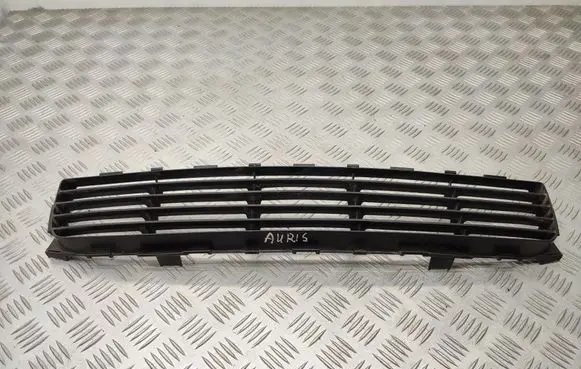 Toyota Auris 150 Front bumper lower grill 5311202080