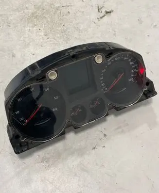 Speedometer (instrument cluster)