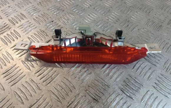 Toyota Corolla E120 E130 Third/center stoplight E111675