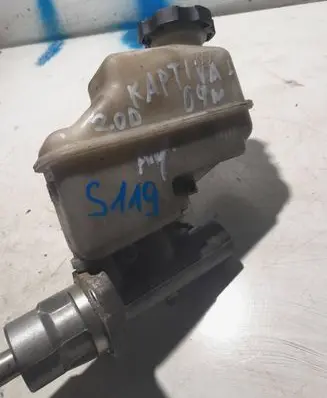 Chevrolet Captiva Brake fluid reservoir 
