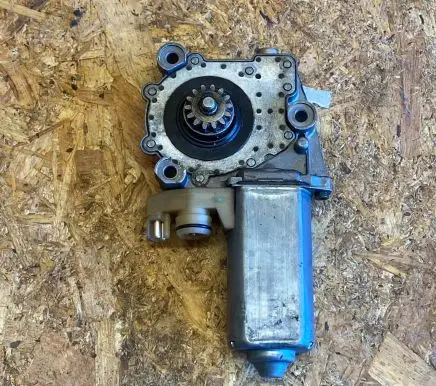 Mercedes-Benz S W140 Front door window regulator motor 0130821504 186691000