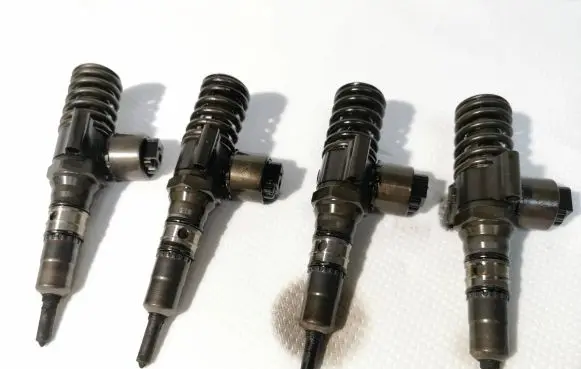 Volkswagen Golf V Fuel injectors set 03G130073B