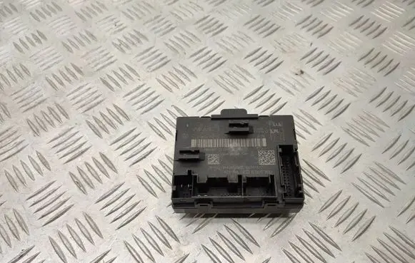 Volkswagen PASSAT B8 Door control unit/module 5Q0959392D 5Q0959392B