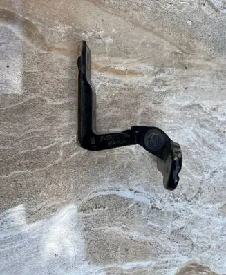 Volvo C40 Front door lower hinge 31457072