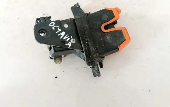 Skoda Octavia Mk1 (1U) Tailgate/trunk/boot lock/catch/latch 106827501c