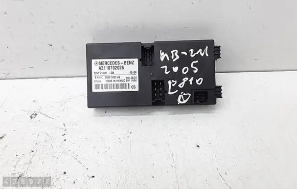 Mercedes-Benz E W211 Seat control module A2118702026 00005822A9
