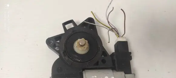 Mazda 3 I Front door window regulator motor CM011750 TD776705