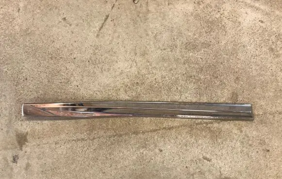 Nissan Juke I F15 Front door trim (molding) KE7601KA00