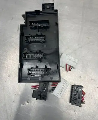 Mercedes-Benz ML W164 Fuse module A1645400672 13532289 81009705