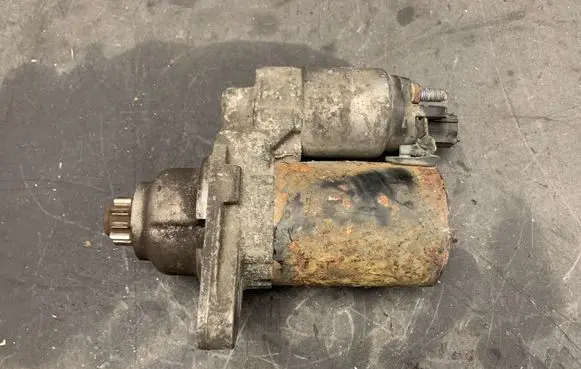Volkswagen Touran I Starter motor 1005831370