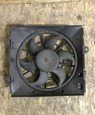 Toyota Avensis T220 Radiator cooling fan shroud