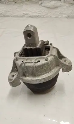 BMW 5 F10 F11 Engine mount bracket 6868302