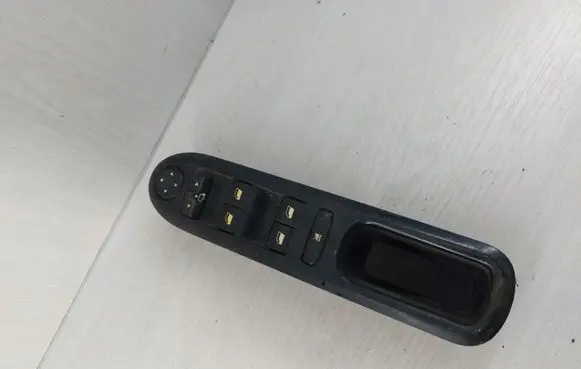 Peugeot 407 Electric window control switch 53269704