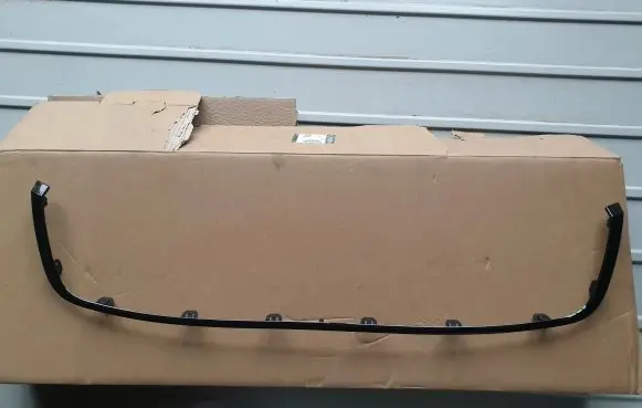 Land Rover Evoque II Front bumper upper radiator grill LR114485